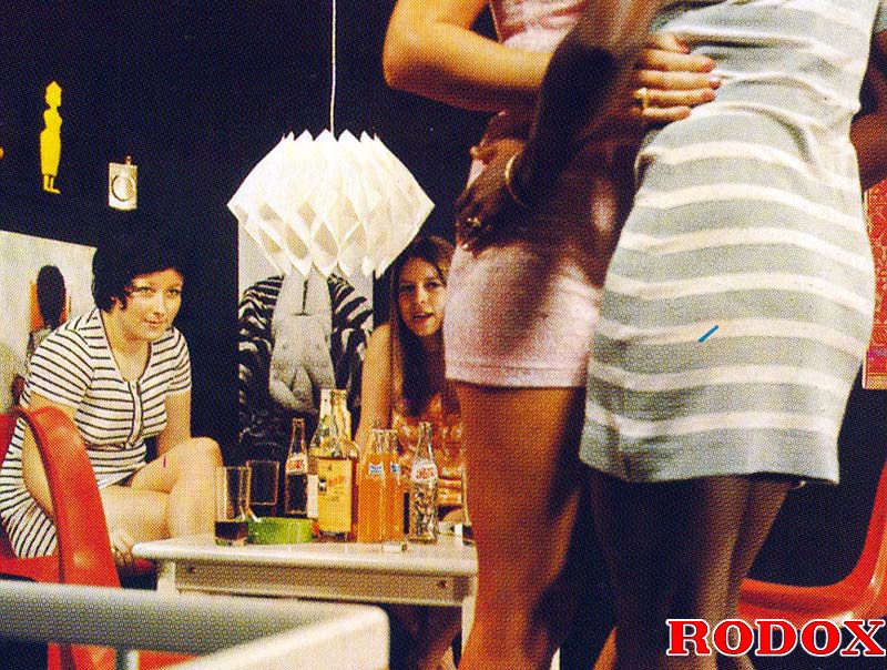 Retro porn. Four horny seventies lesbians t - XXX Dessert - Picture 4