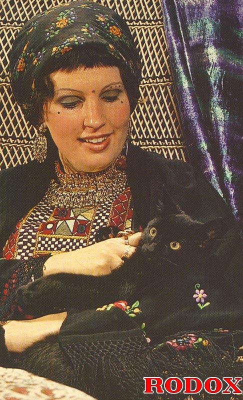 Hardcore xxx. Three ladies and a paragnost  - XXX Dessert - Picture 1