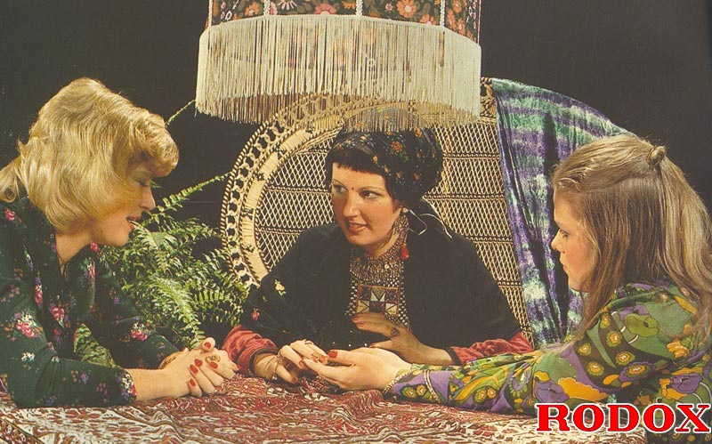 Hardcore xxx. Three ladies and a paragnost  - XXX Dessert - Picture 2