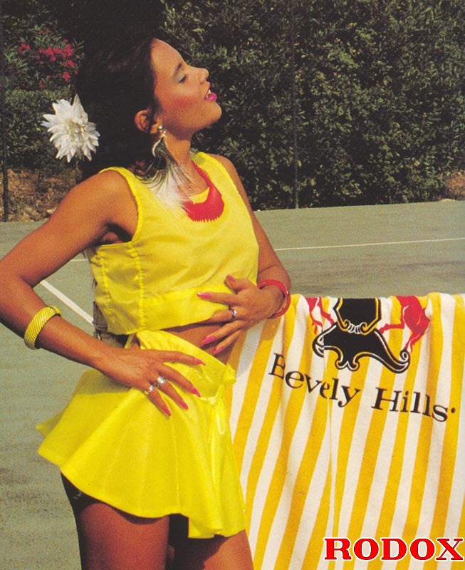 Classic retro porn. Seventies teenie gets f - XXX Dessert - Picture 1