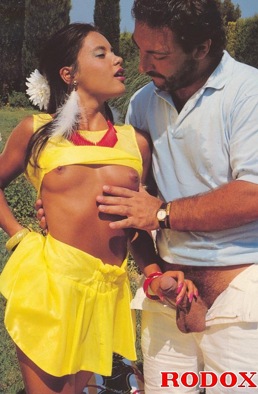 Classic retro porn. Seventies teenie gets f - XXX Dessert - Picture 3