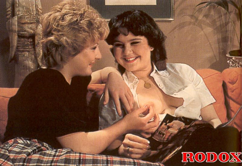Vintage porn. Two horny retro lesbians expl - XXX Dessert - Picture 3
