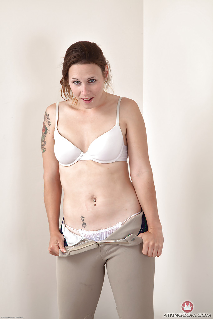 Stripping legs mature - XXXonXXX - Pic 5