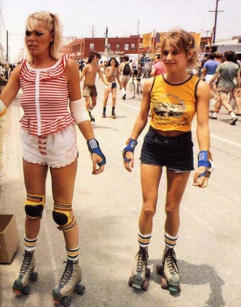 Retro pussy. Two skater girls pleasing a se - XXX Dessert - Picture 1