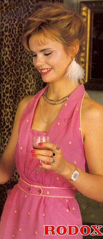 Retro xxx. Teenage eighties girl gets her h - XXX Dessert - Picture 2