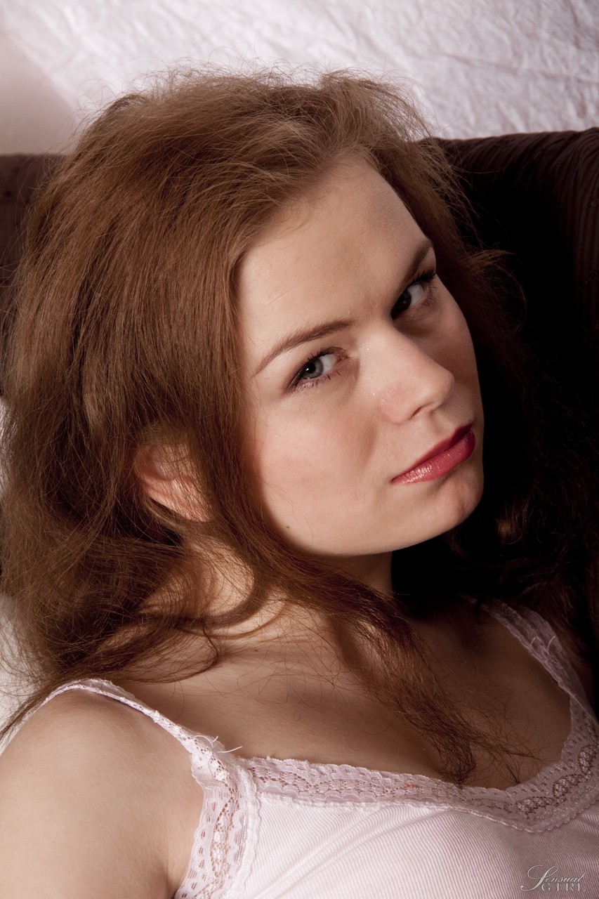 Barefoot pretty pussy - XXXonXXX - Pic 6