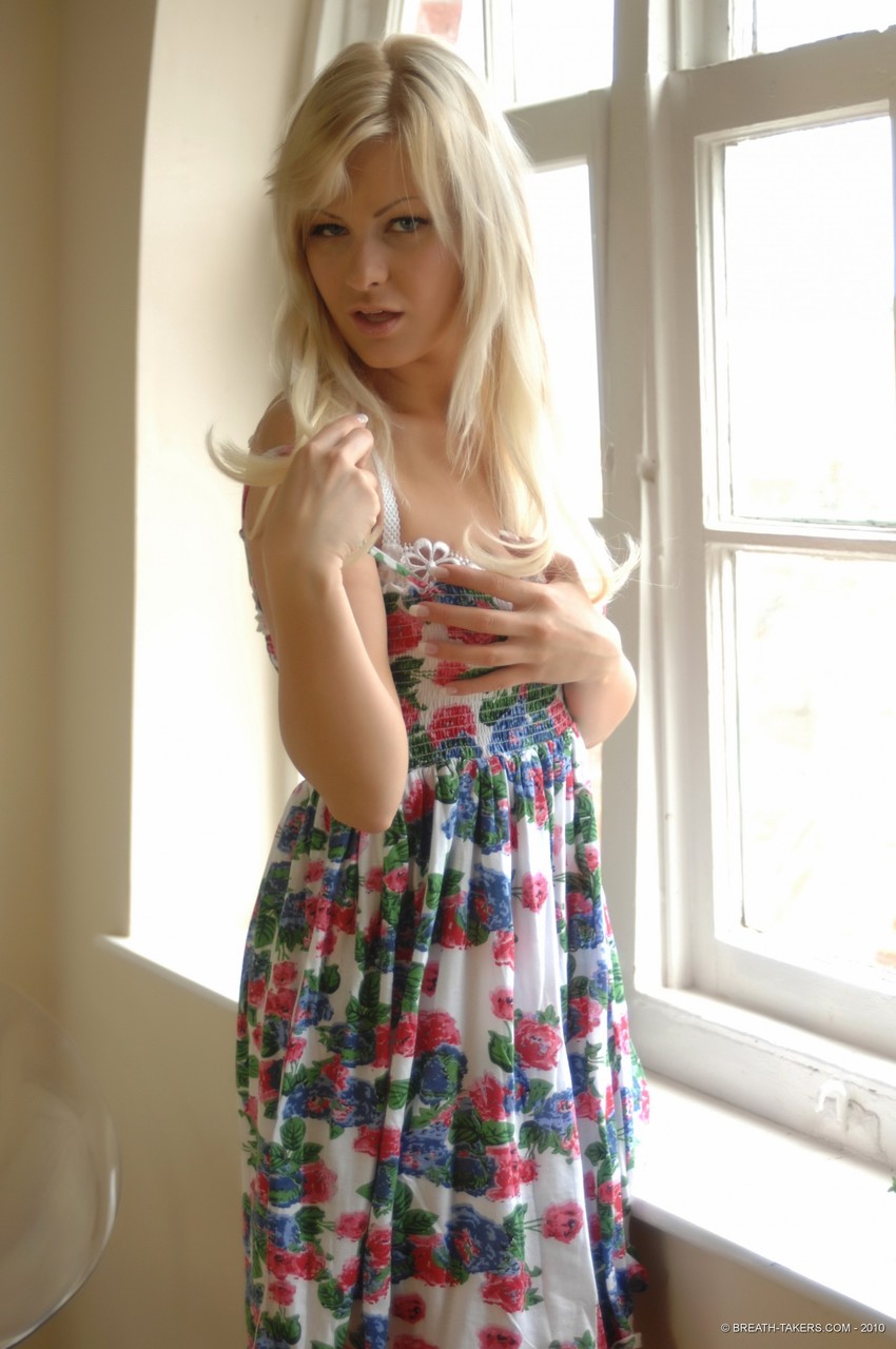 Awesome small tits - XXX Dessert - Picture 7