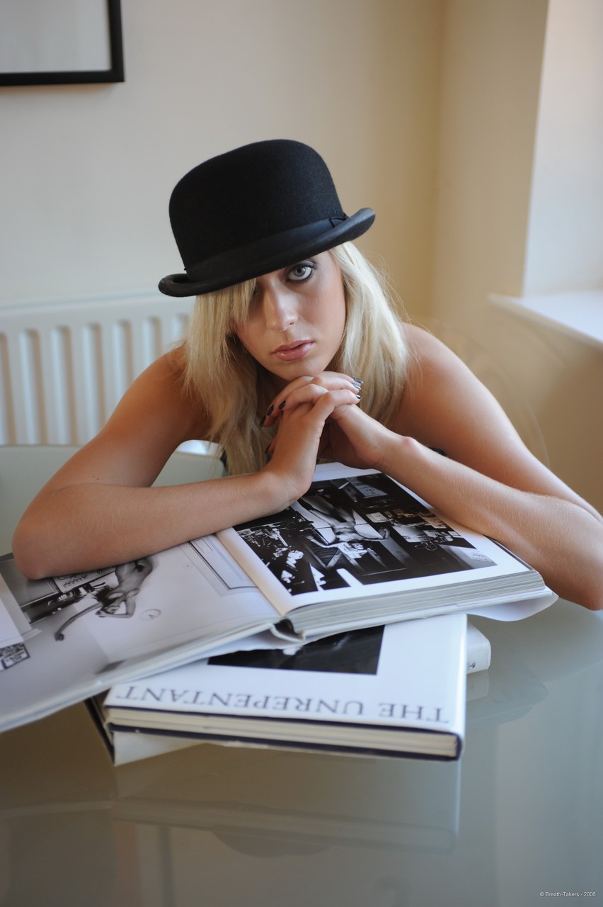 Awesome high heels blonde - XXX Dessert - Picture 1