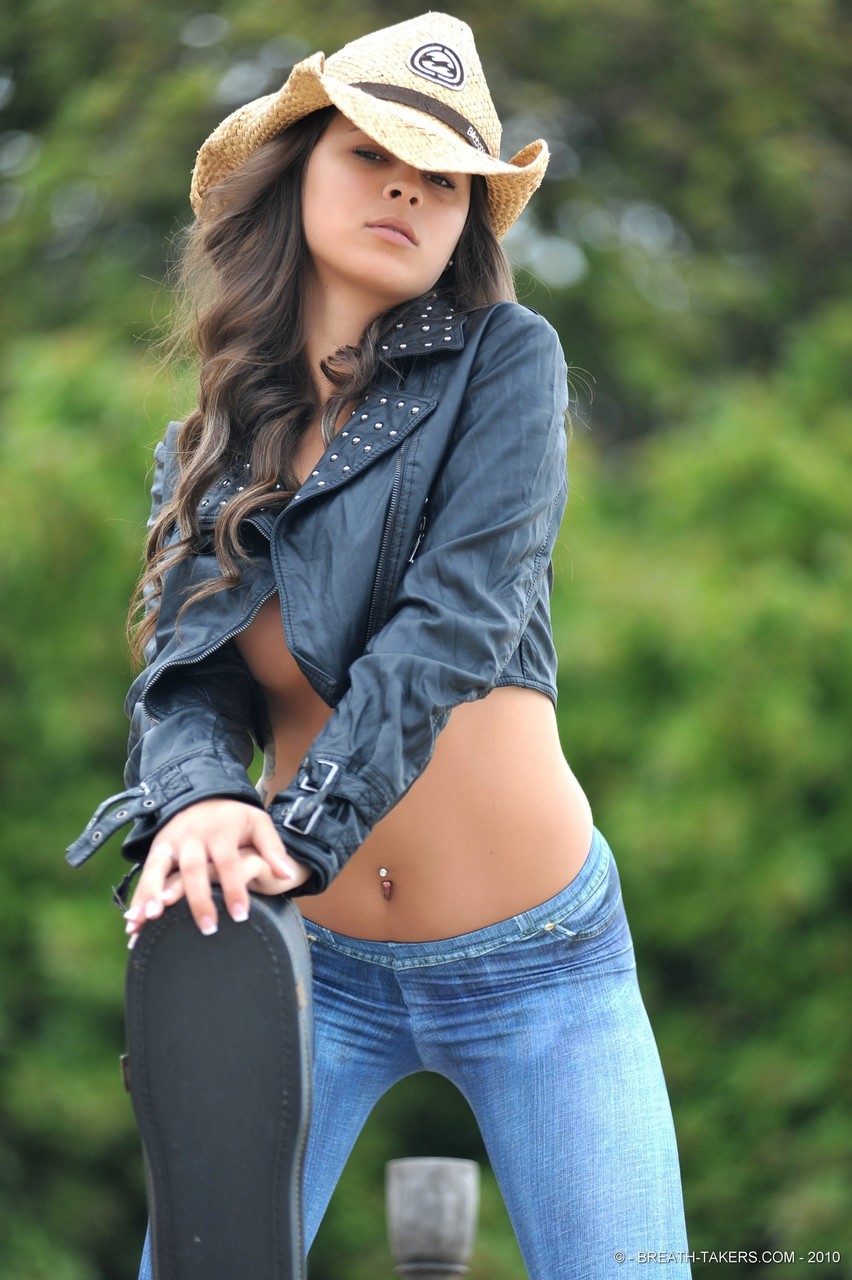 American awesome brunette big tits - XXX Dessert - Picture 3