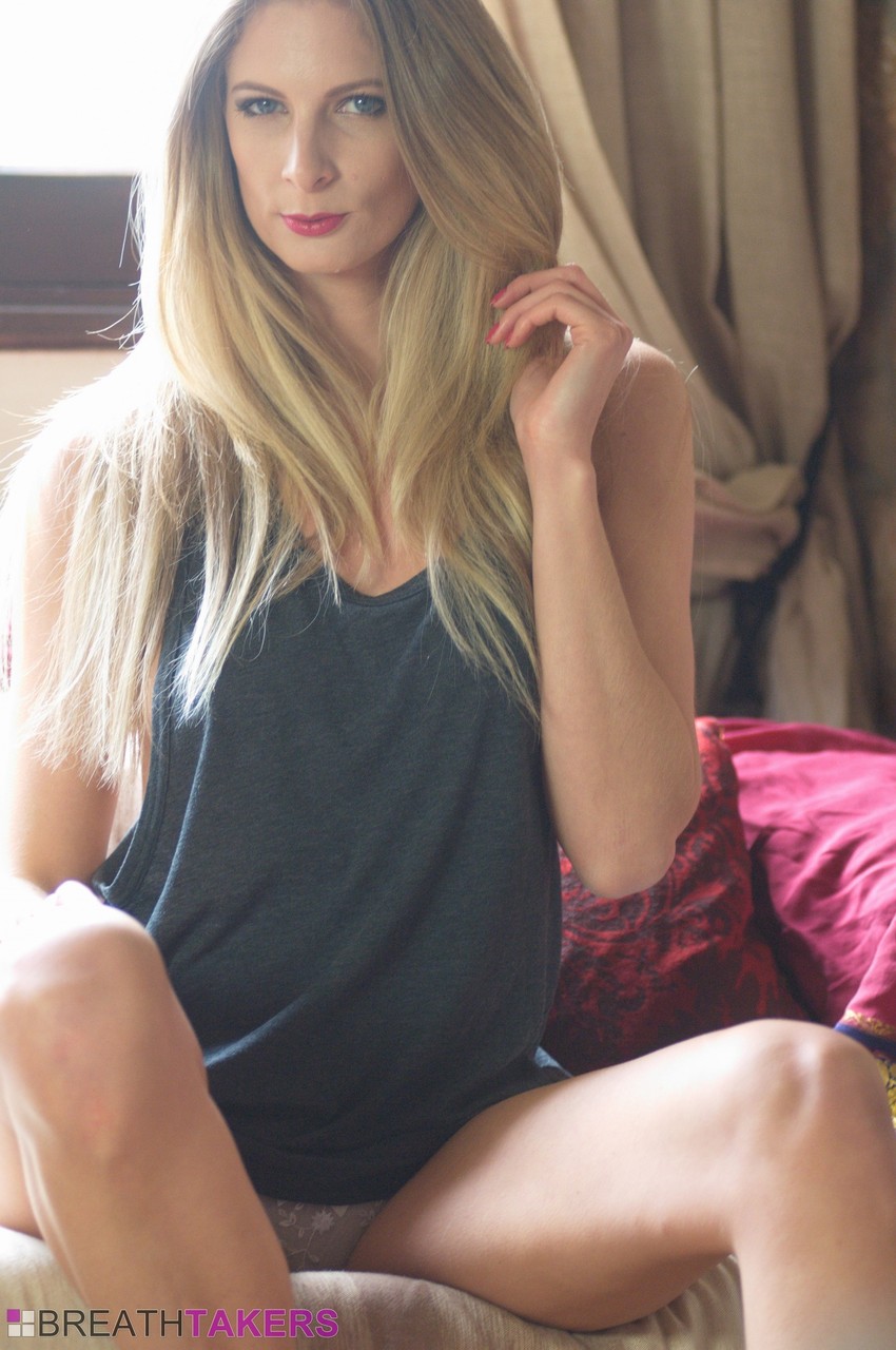 British seductive solo - XXX Dessert - Picture 1