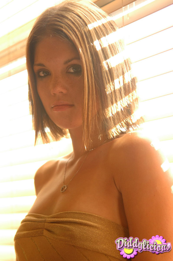 Topless hot petite amateur - XXX Dessert - Picture 2