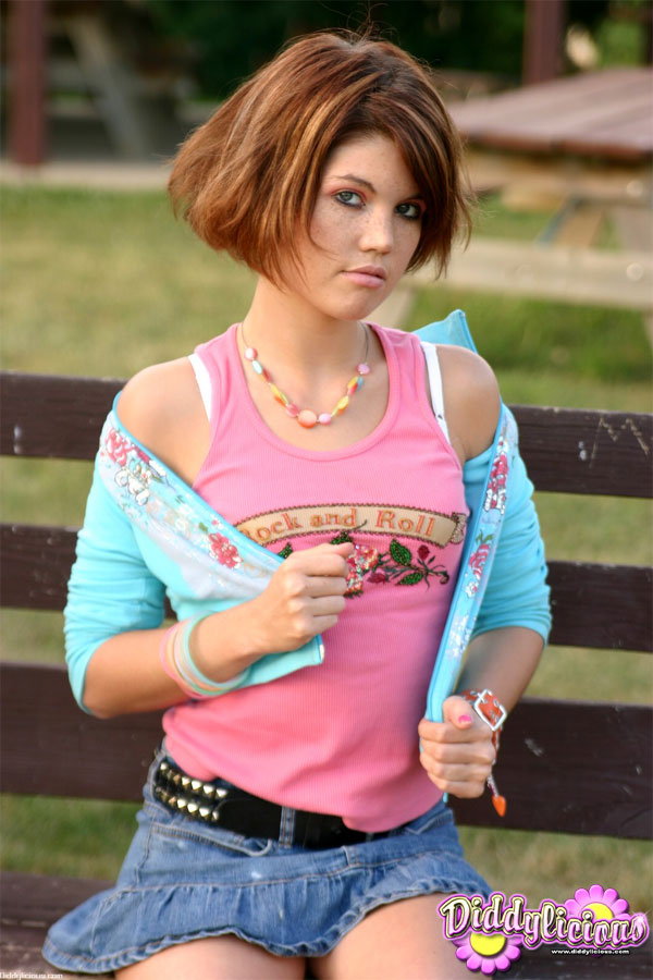 Tiny ass petite young amateur - XXX Dessert - Picture 1