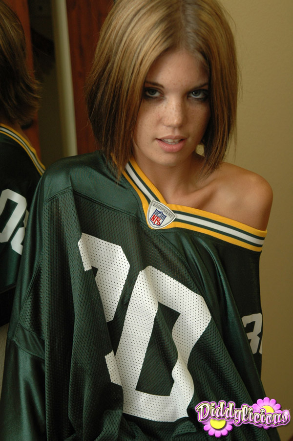 Naughty petite young amateur - XXX Dessert - Picture 3