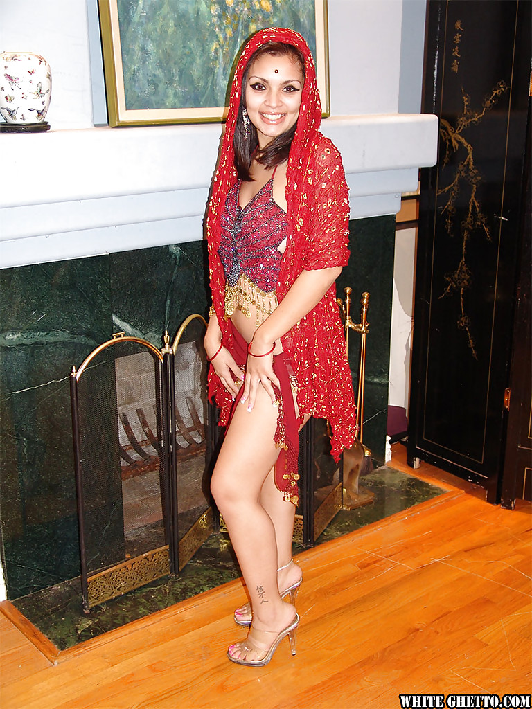 Stripping shaved pussy - XXX Dessert - Picture 1