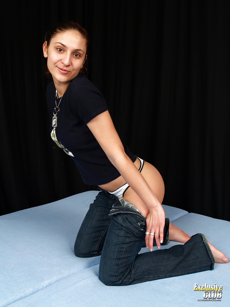 Czech latina masturbation - XXX Dessert - Picture 2