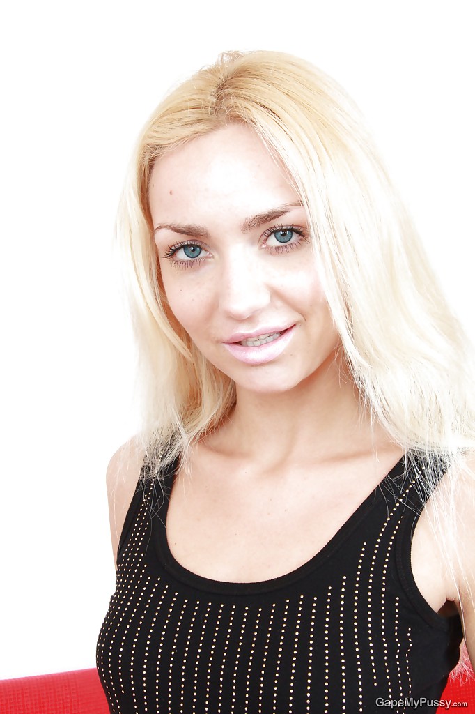 Czech small tits pussy lips - XXX Dessert - Picture 1