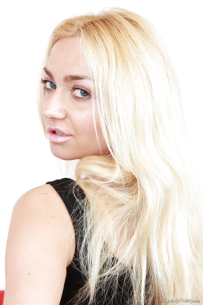 Czech small tits pussy lips - XXX Dessert - Picture 3