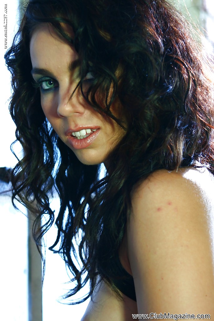 Petite canadian brunette babe - XXX Dessert - Picture 5