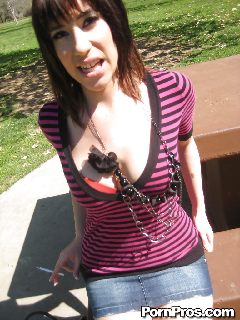 American slutty smoking - XXXonXXX - Pic 1