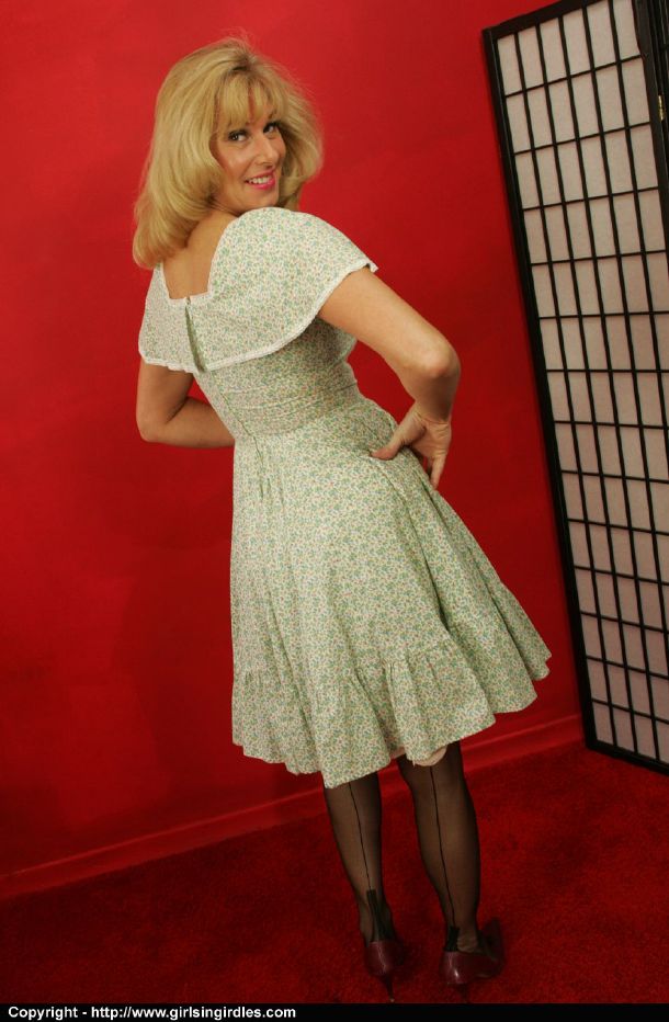 Tight mature lingerie - XXX Dessert - Picture 2