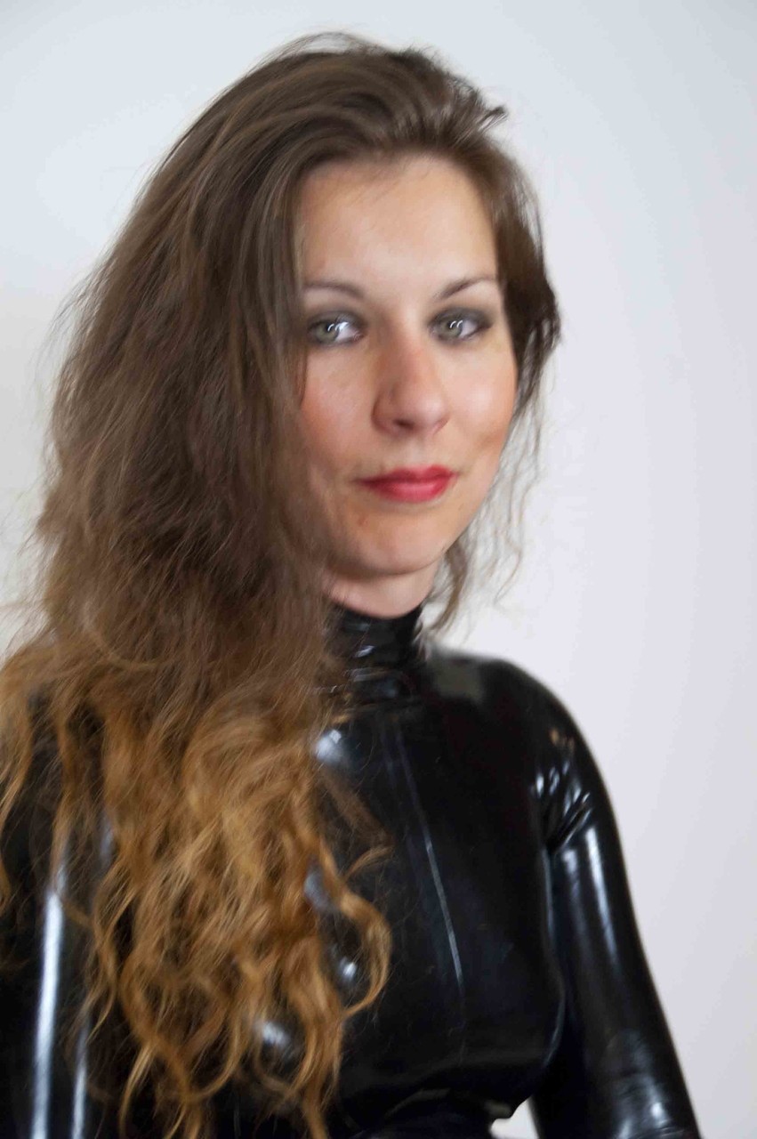 Latex hardcore slave - XXX Dessert - Picture 3