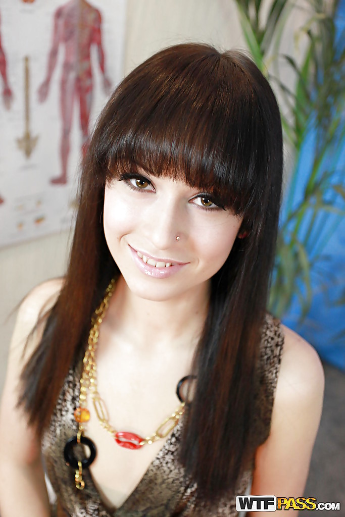 Lovely brunette - XXX Dessert - Picture 2