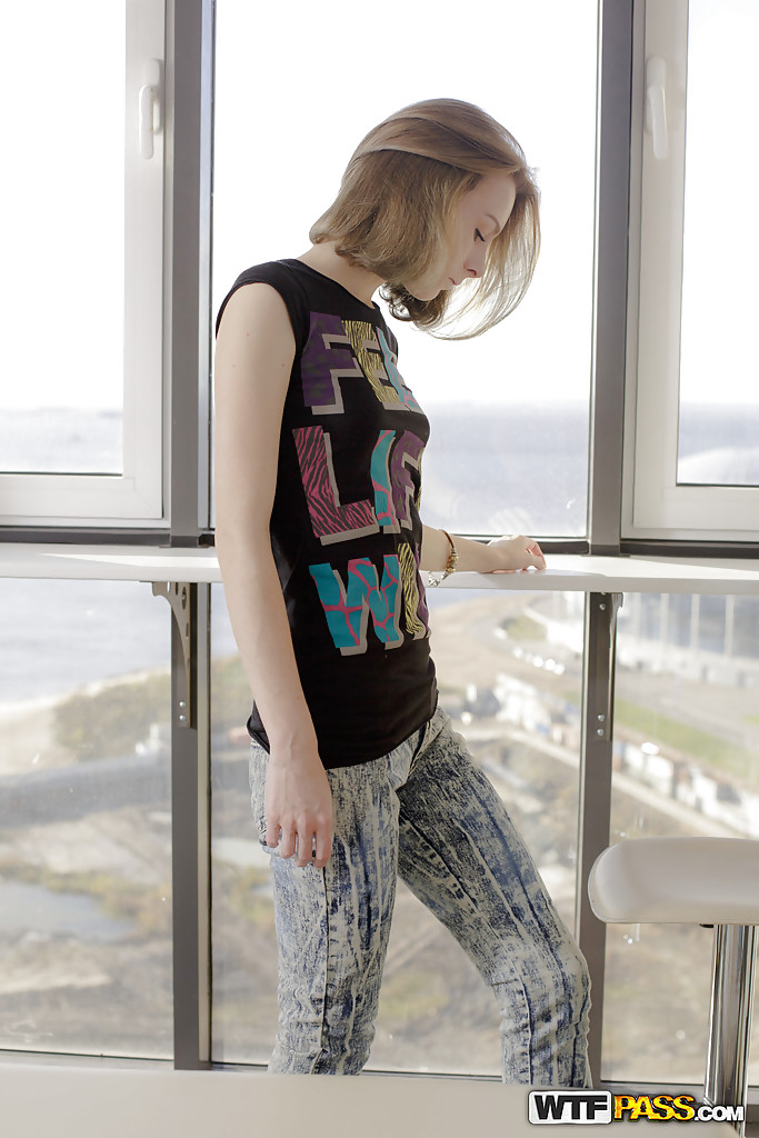 Petite breast massage - XXX Dessert - Picture 1