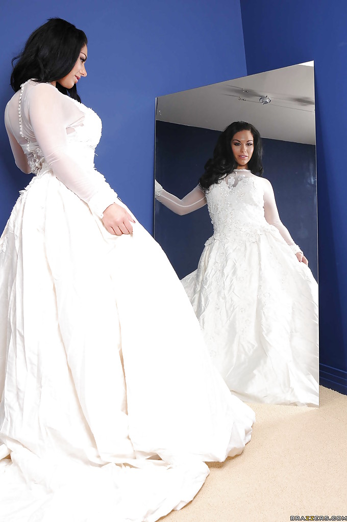 Gorgeous lesbian bride - XXXonXXX - Pic 1