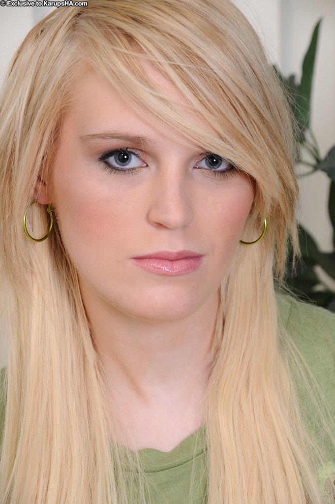 Delicious sexy blonde teen - XXX Dessert - Picture 1