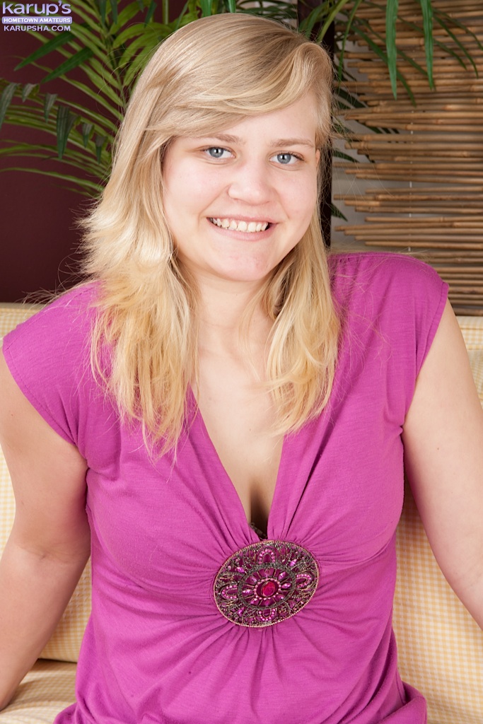 Beautiful blonde college amateur - XXX Dessert - Picture 1
