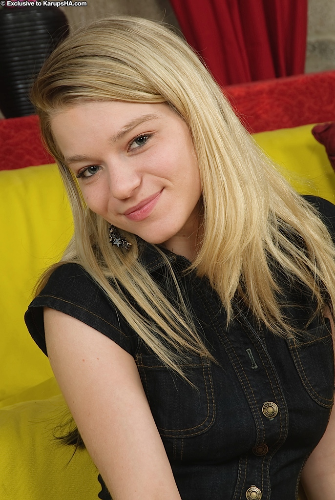 Horny blonde teen amateur - XXX Dessert - Picture 2
