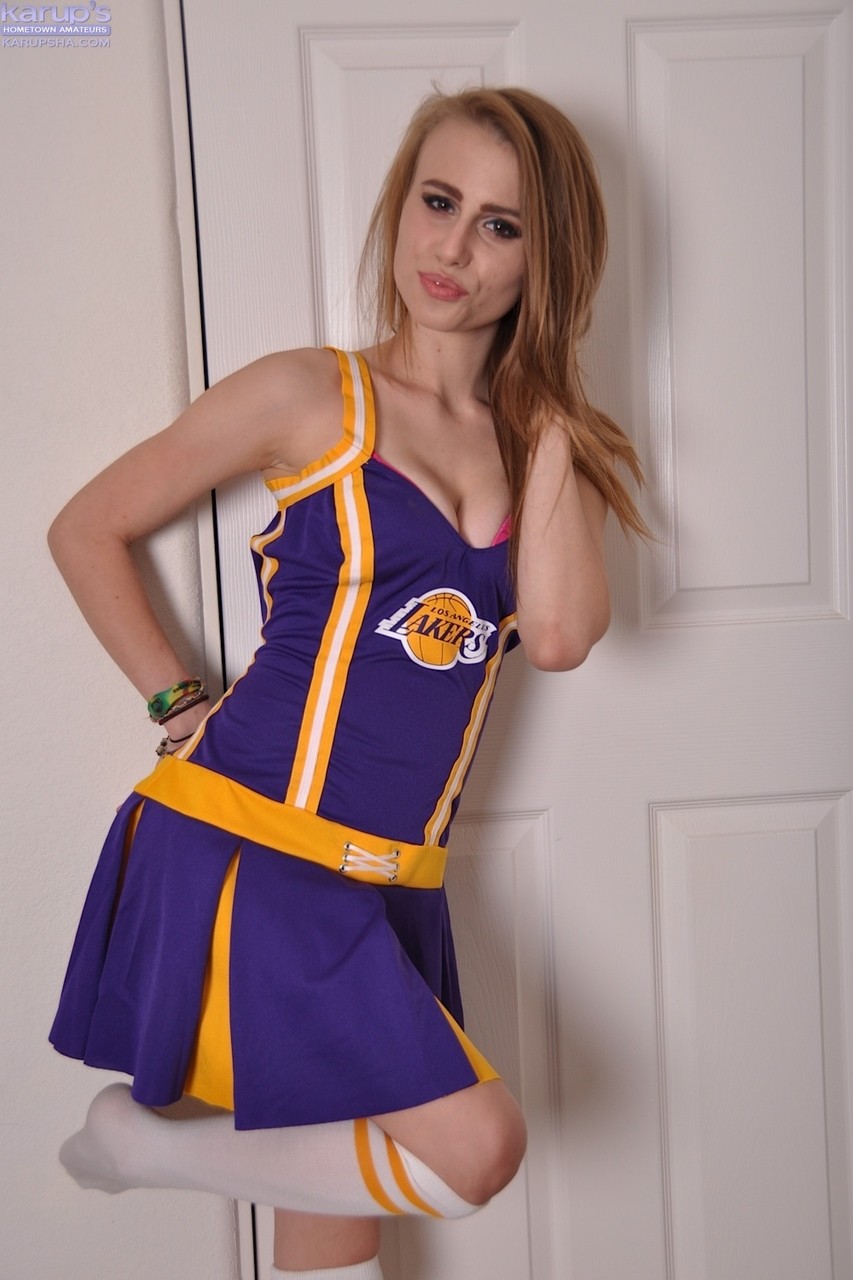 Sexy beautiful cheerleaders - XXX Dessert - Picture 1