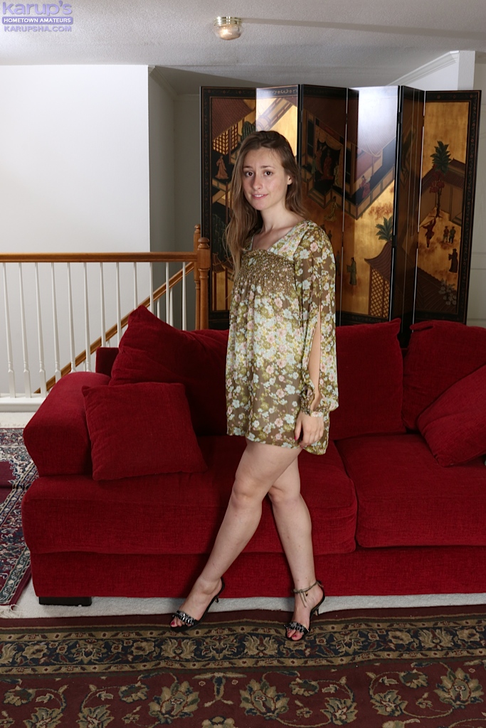 Skinny small teen amateur - XXX Dessert - Picture 1