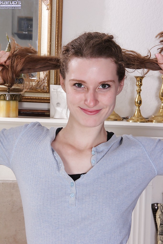 First brunette teen - XXX Dessert - Picture 1