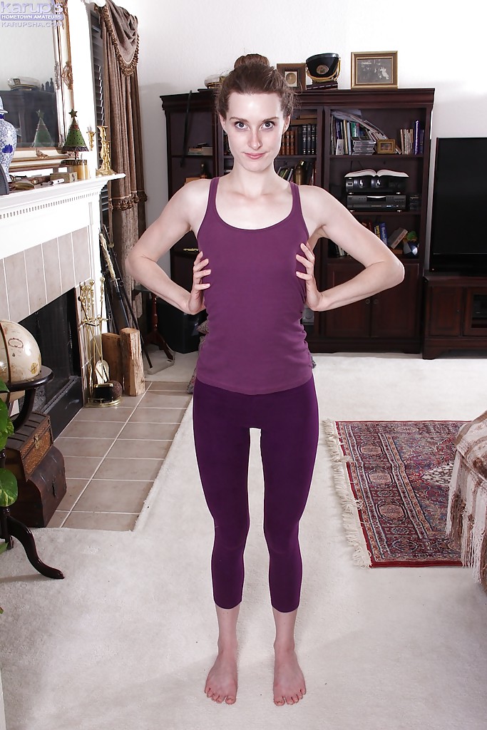 Slender skinny brunette amateur - XXX Dessert - Picture 1