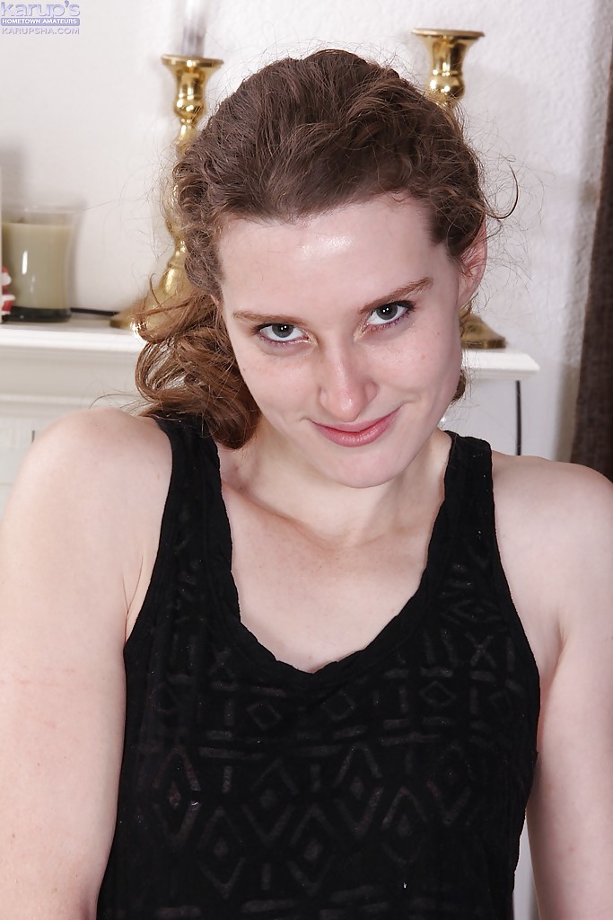 Thin beautiful brunette teen - XXX Dessert - Picture 3