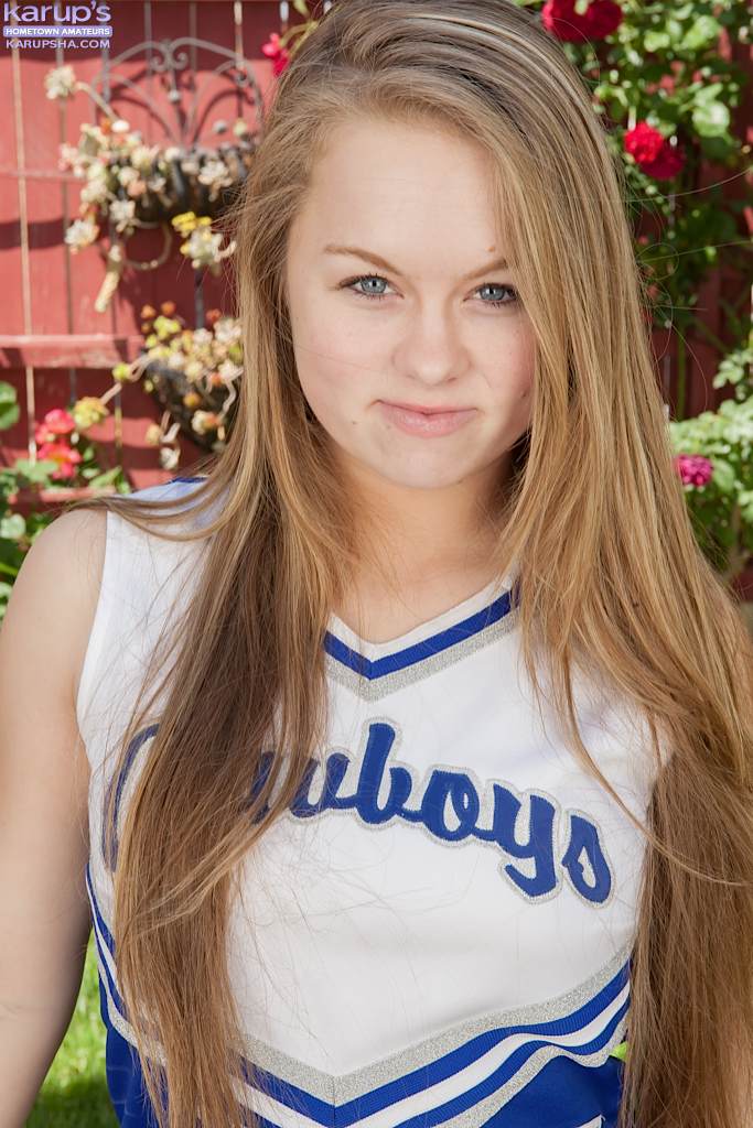 Blonde beautiful cheerleaders - XXXonXXX - Pic 1