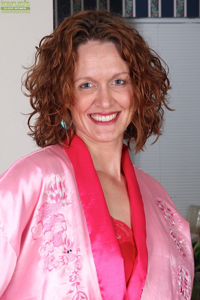 Sexy legs busty heels - XXX Dessert - Picture 1