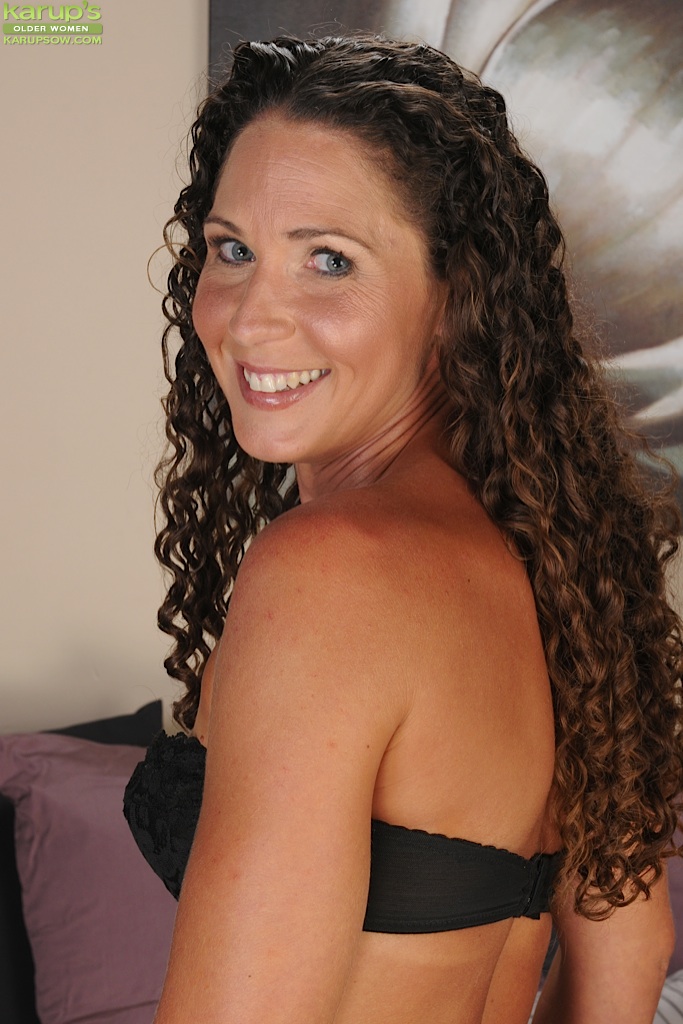 Small sexy brunette milf - XXX Dessert - Picture 5