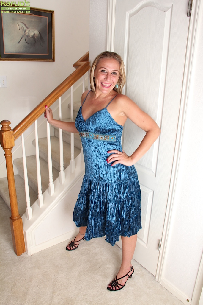 Blonde beautiful lingerie - XXX Dessert - Picture 3
