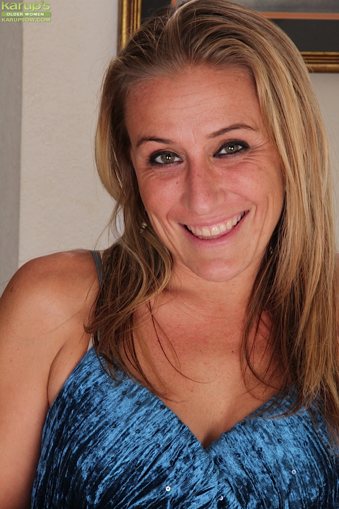 Tiny blonde beauty - XXX Dessert - Picture 1