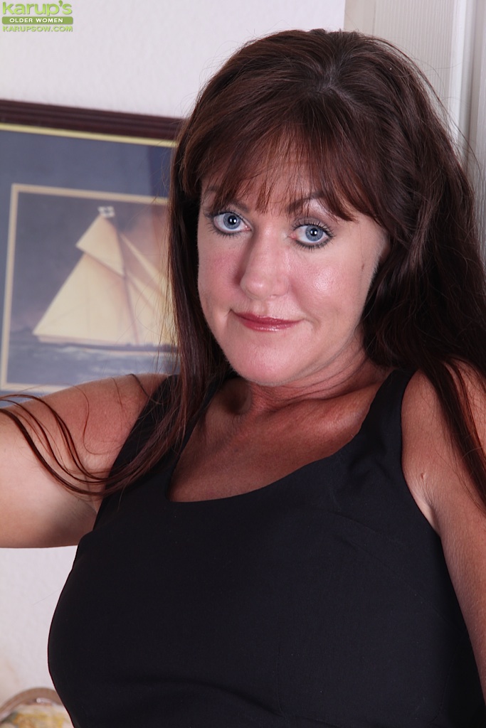 British cute big boobs mom - XXX Dessert - Picture 1