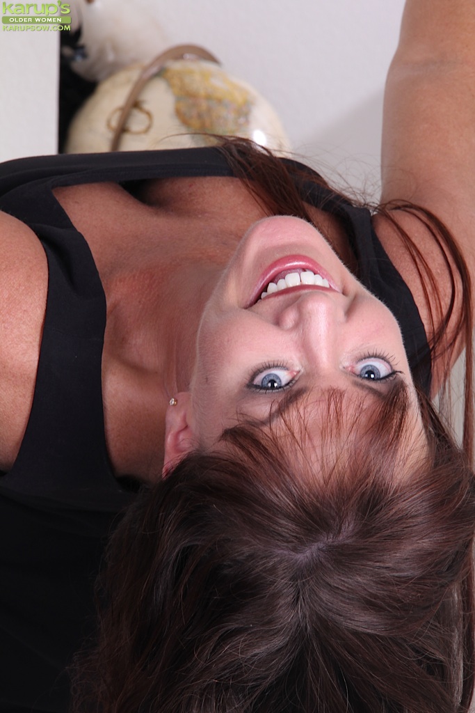 Sexy british mature - XXX Dessert - Picture 1