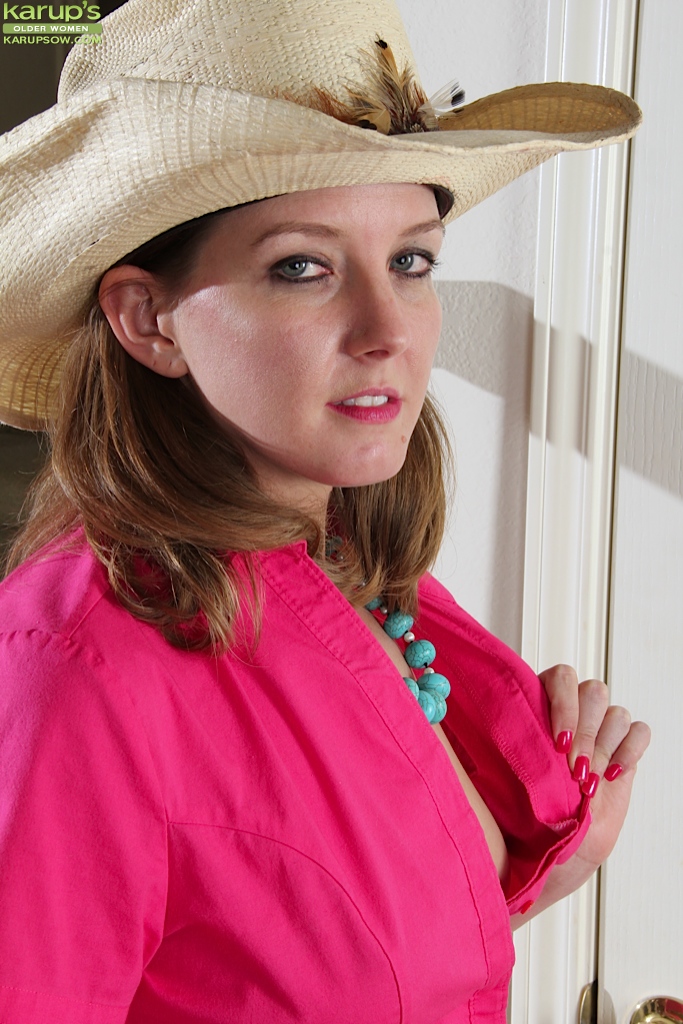 Brunette stunning mom - XXX Dessert - Picture 3