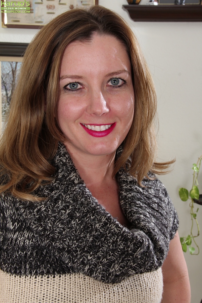 Milf long legs boots - XXX Dessert - Picture 3