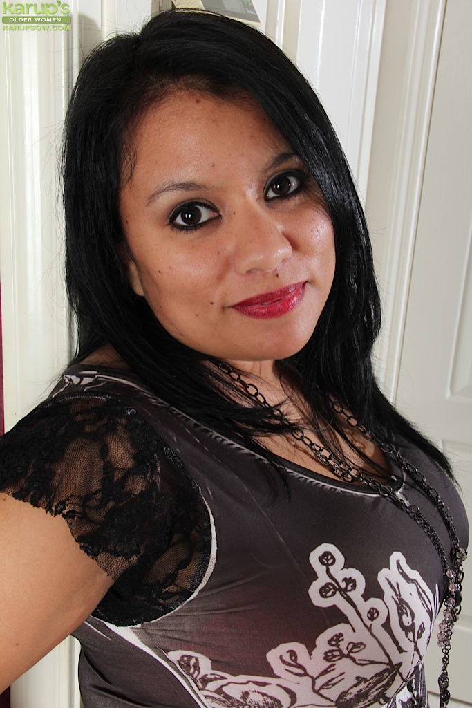 Moms latina snatch - XXX Dessert - Picture 1
