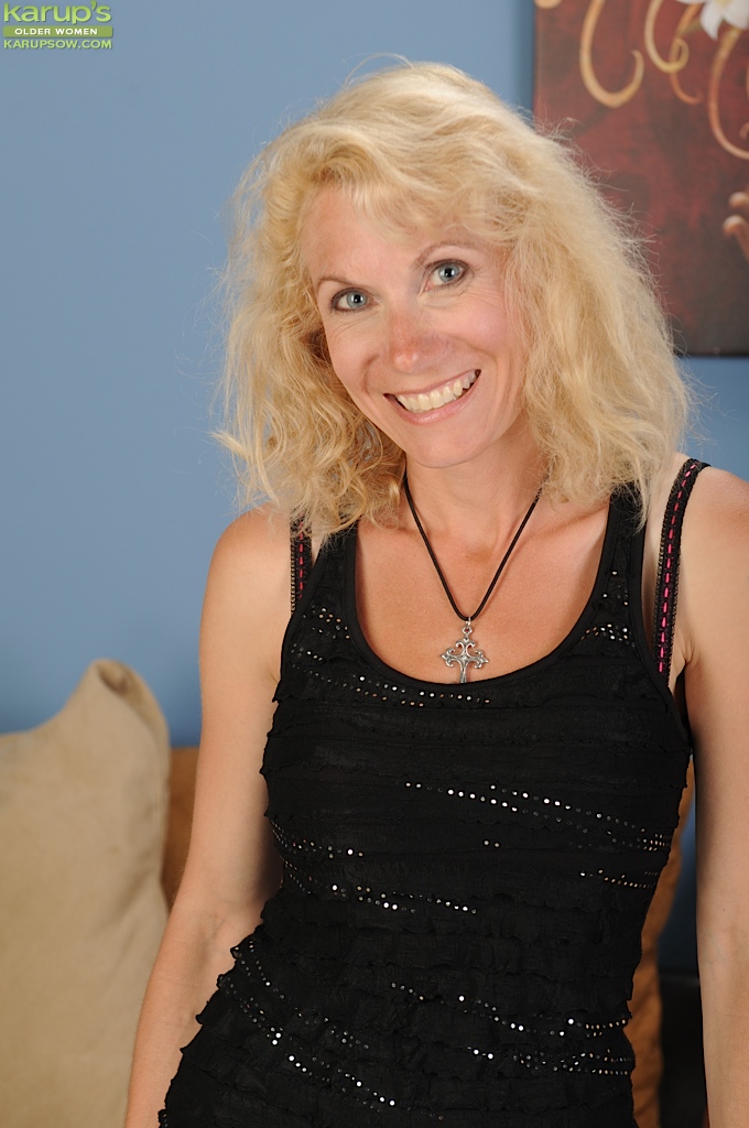 Tiny sexy long legs - XXX Dessert - Picture 1