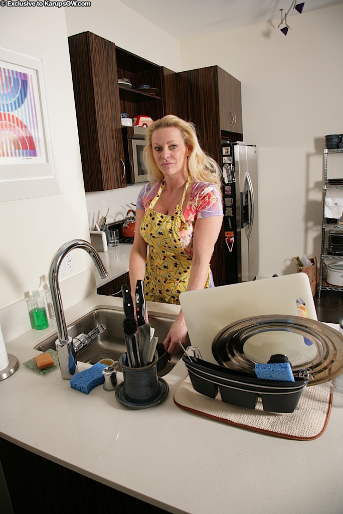 Wet boobs milf - XXX Dessert - Picture 1