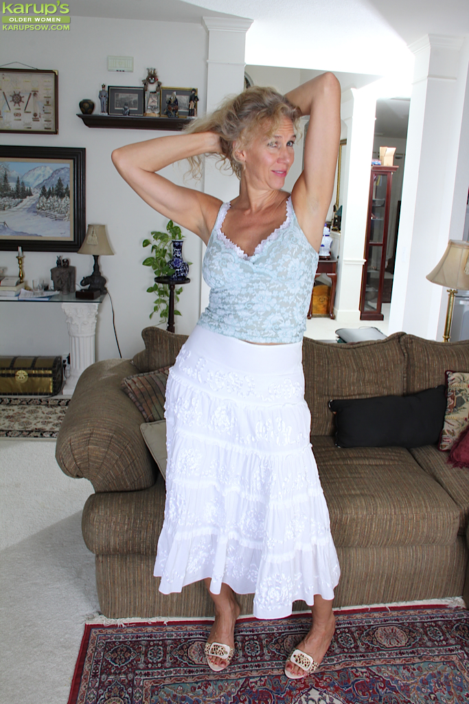 Hot british mature - XXX Dessert - Picture 2