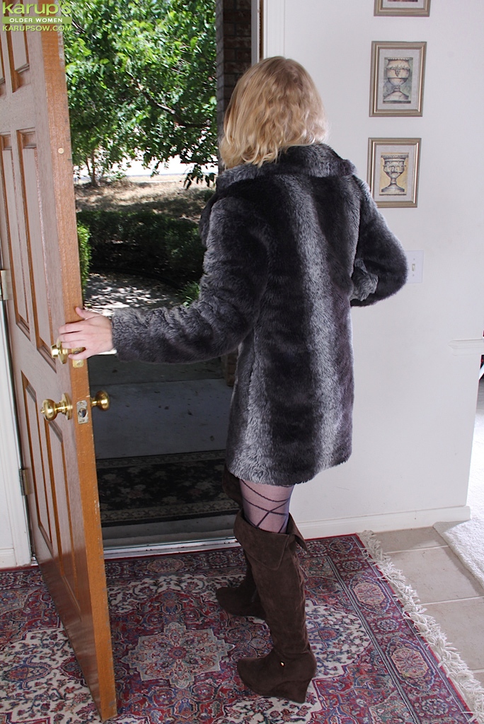 Sexy blonde pantyhose - XXX Dessert - Picture 1